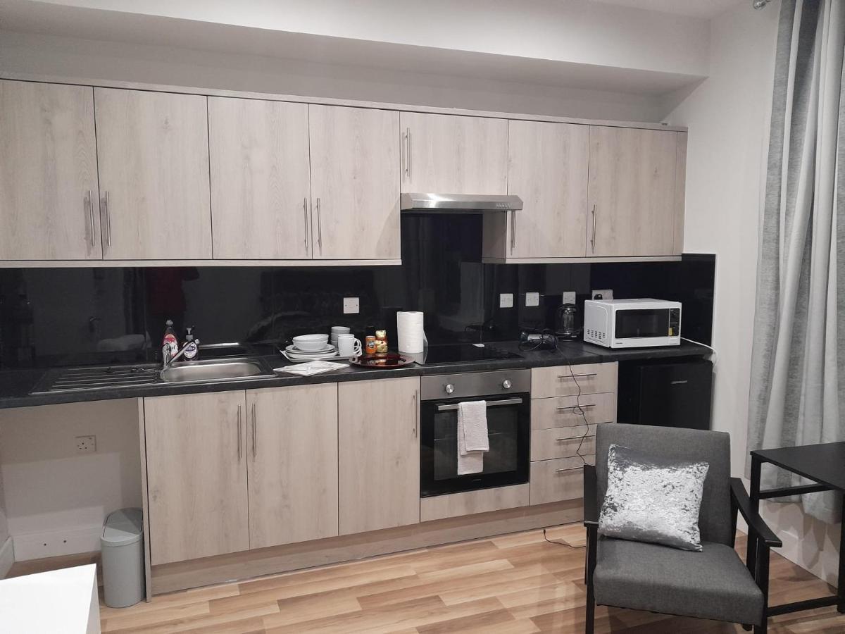 Mia Residence - Entire Studio Apartment - City View - London - Next To Ealing Broadway Station Εξωτερικό φωτογραφία