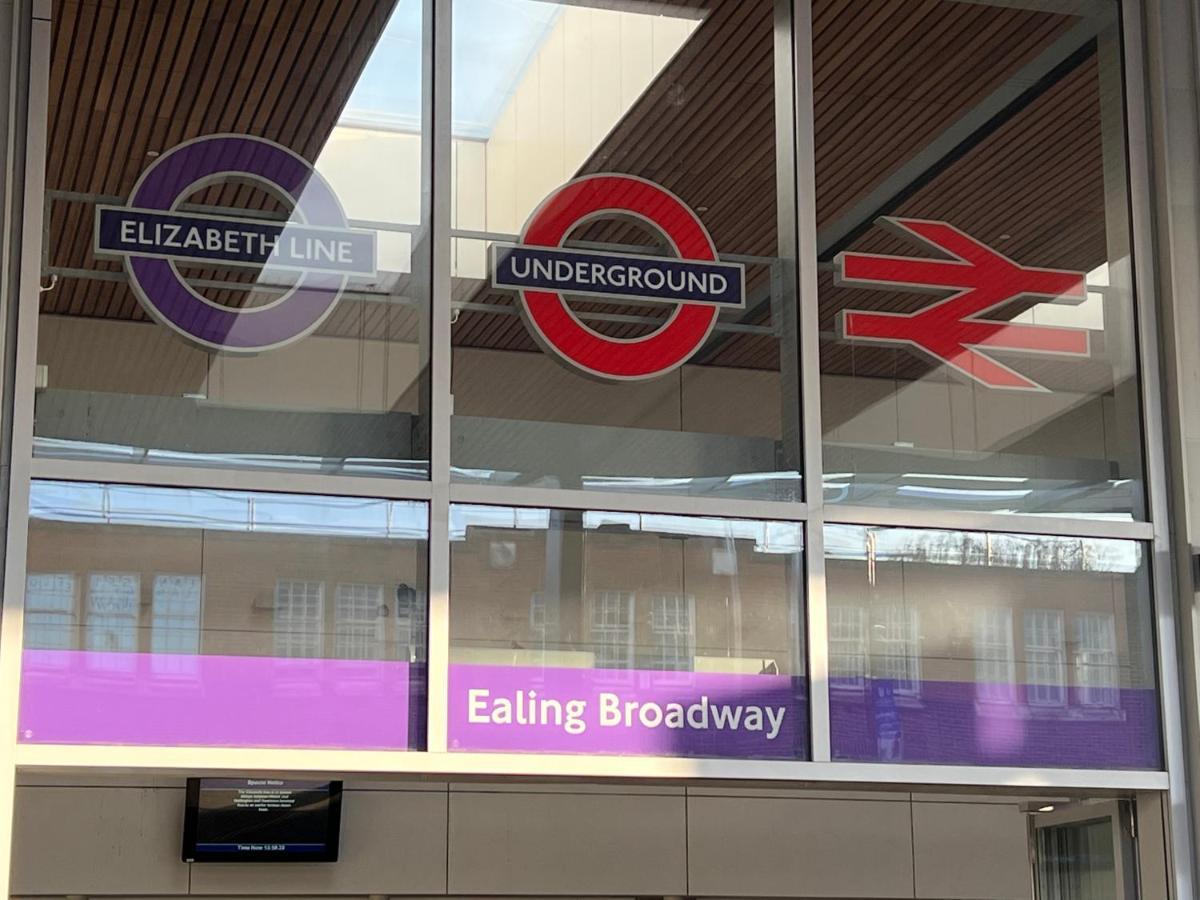 Mia Residence - Entire Studio Apartment - City View - London - Next To Ealing Broadway Station Εξωτερικό φωτογραφία