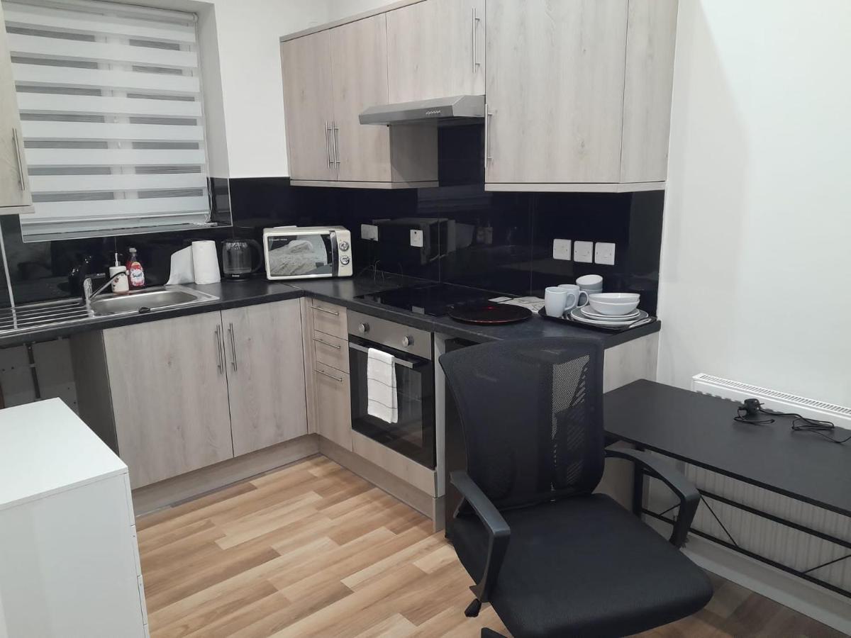 Mia Residence - Entire Studio Apartment - City View - London - Next To Ealing Broadway Station Εξωτερικό φωτογραφία