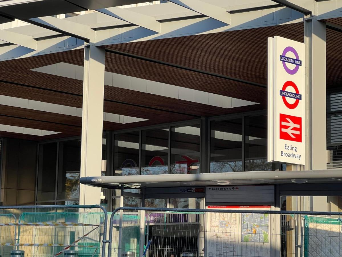 Mia Residence - Entire Studio Apartment - City View - London - Next To Ealing Broadway Station Εξωτερικό φωτογραφία