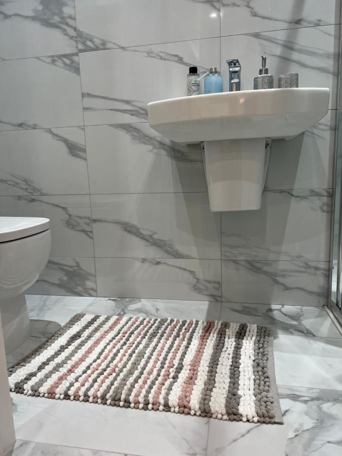 Mia Residence - Entire Studio Apartment - City View - London - Next To Ealing Broadway Station Εξωτερικό φωτογραφία