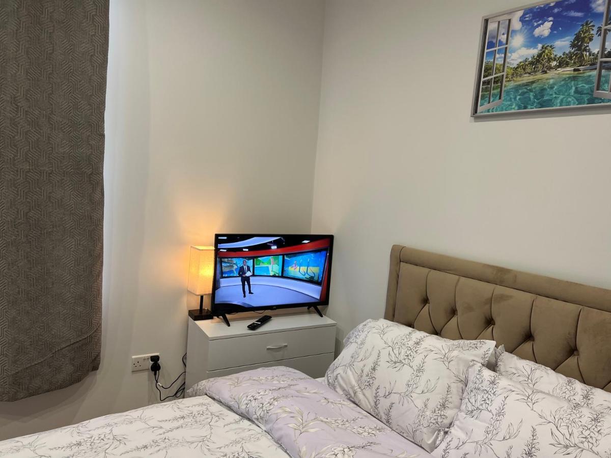 Mia Residence - Entire Studio Apartment - City View - London - Next To Ealing Broadway Station Εξωτερικό φωτογραφία