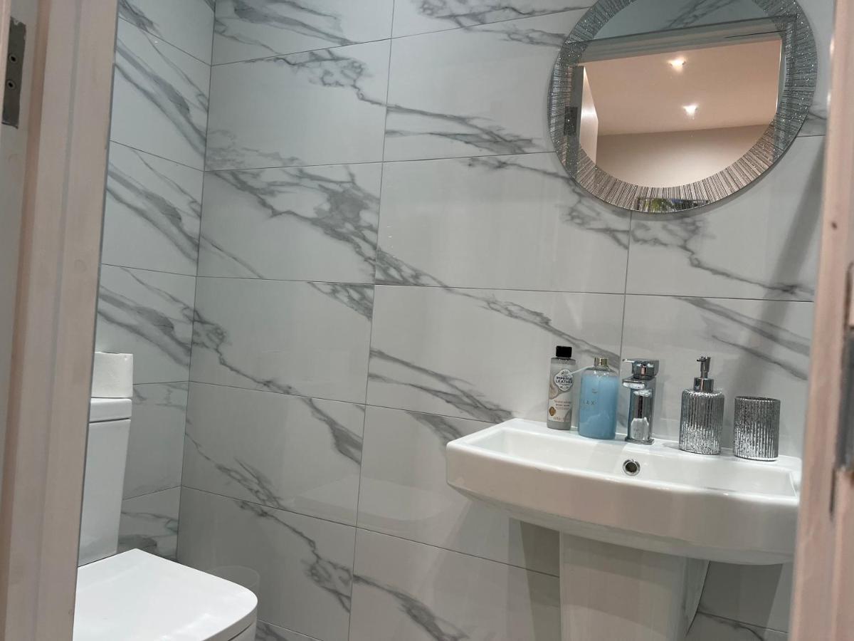 Mia Residence - Entire Studio Apartment - City View - London - Next To Ealing Broadway Station Εξωτερικό φωτογραφία