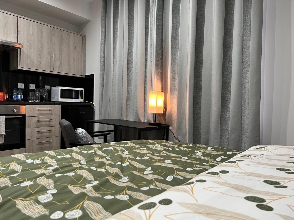 Mia Residence - Entire Studio Apartment - City View - London - Next To Ealing Broadway Station Εξωτερικό φωτογραφία