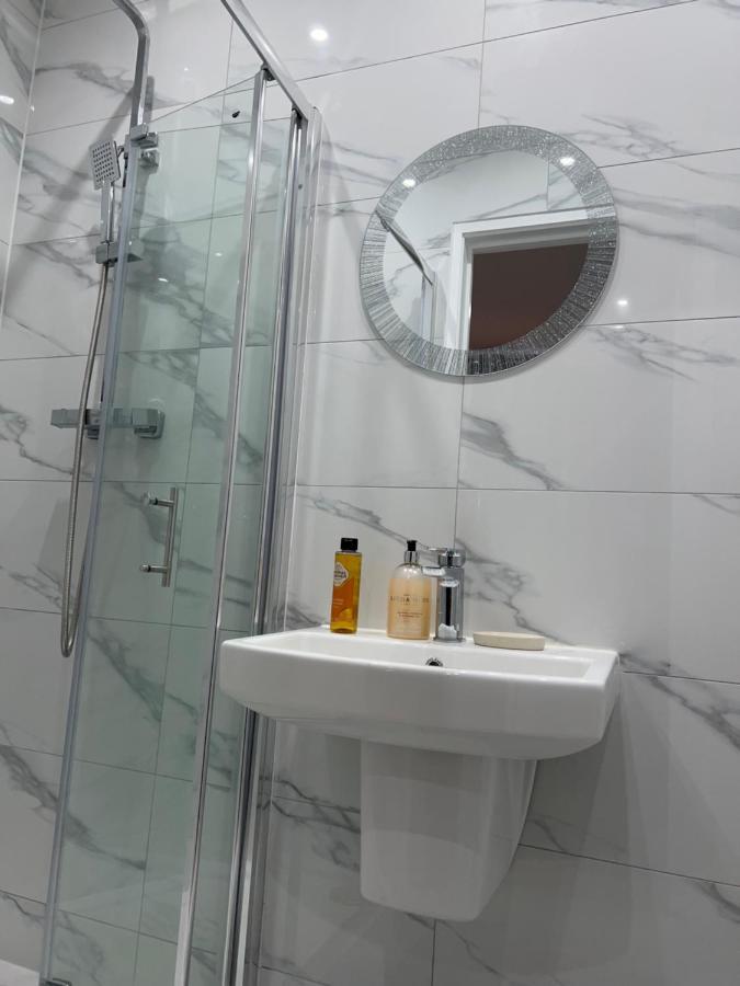 Mia Residence - Entire Studio Apartment - City View - London - Next To Ealing Broadway Station Εξωτερικό φωτογραφία
