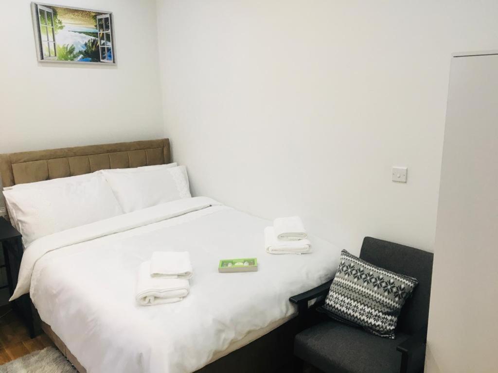 Mia Residence - Entire Studio Apartment - City View - London - Next To Ealing Broadway Station Εξωτερικό φωτογραφία