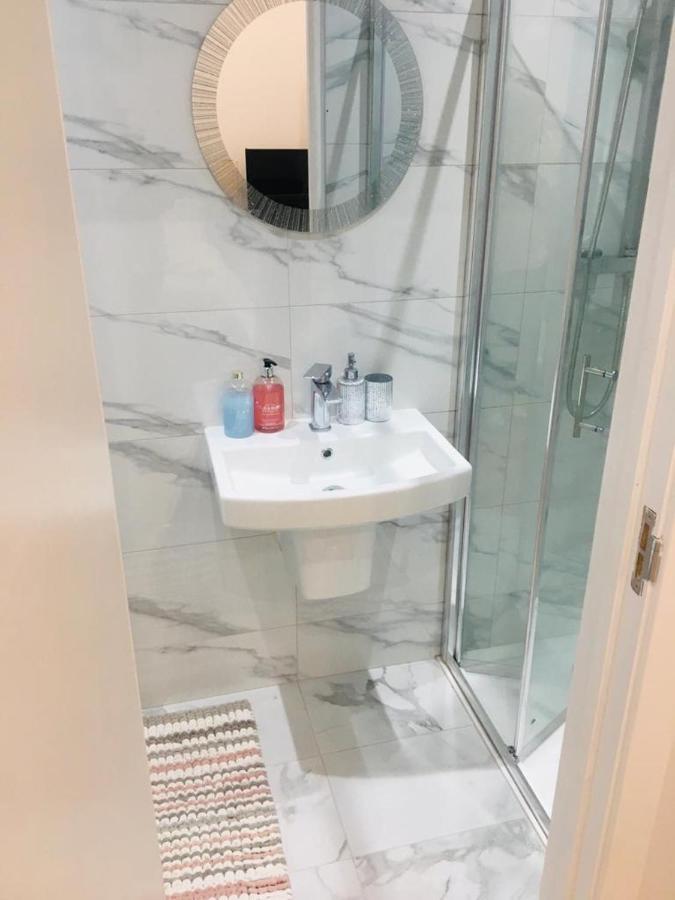 Mia Residence - Entire Studio Apartment - City View - London - Next To Ealing Broadway Station Εξωτερικό φωτογραφία