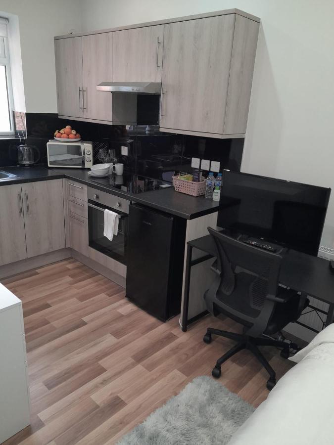 Mia Residence - Entire Studio Apartment - City View - London - Next To Ealing Broadway Station Εξωτερικό φωτογραφία