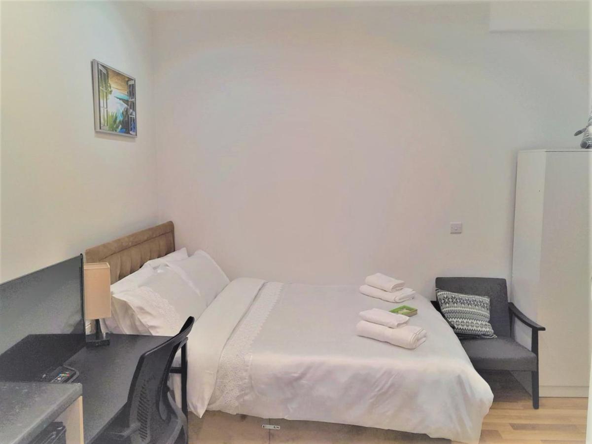 Mia Residence - Entire Studio Apartment - City View - London - Next To Ealing Broadway Station Εξωτερικό φωτογραφία