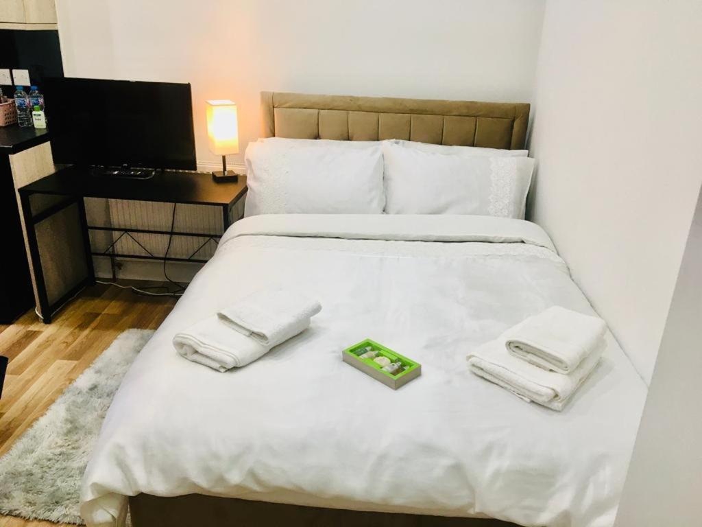 Mia Residence - Entire Studio Apartment - City View - London - Next To Ealing Broadway Station Εξωτερικό φωτογραφία